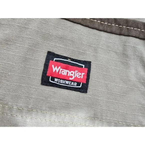 Wrangler mens' heave duty 8 pocket cargo workman khaki zip up shorts size 38 - Picture 6 of 9